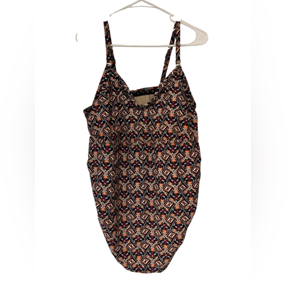 Kona Sol women’s swim top size 18W.  Padded, adjustable straps
